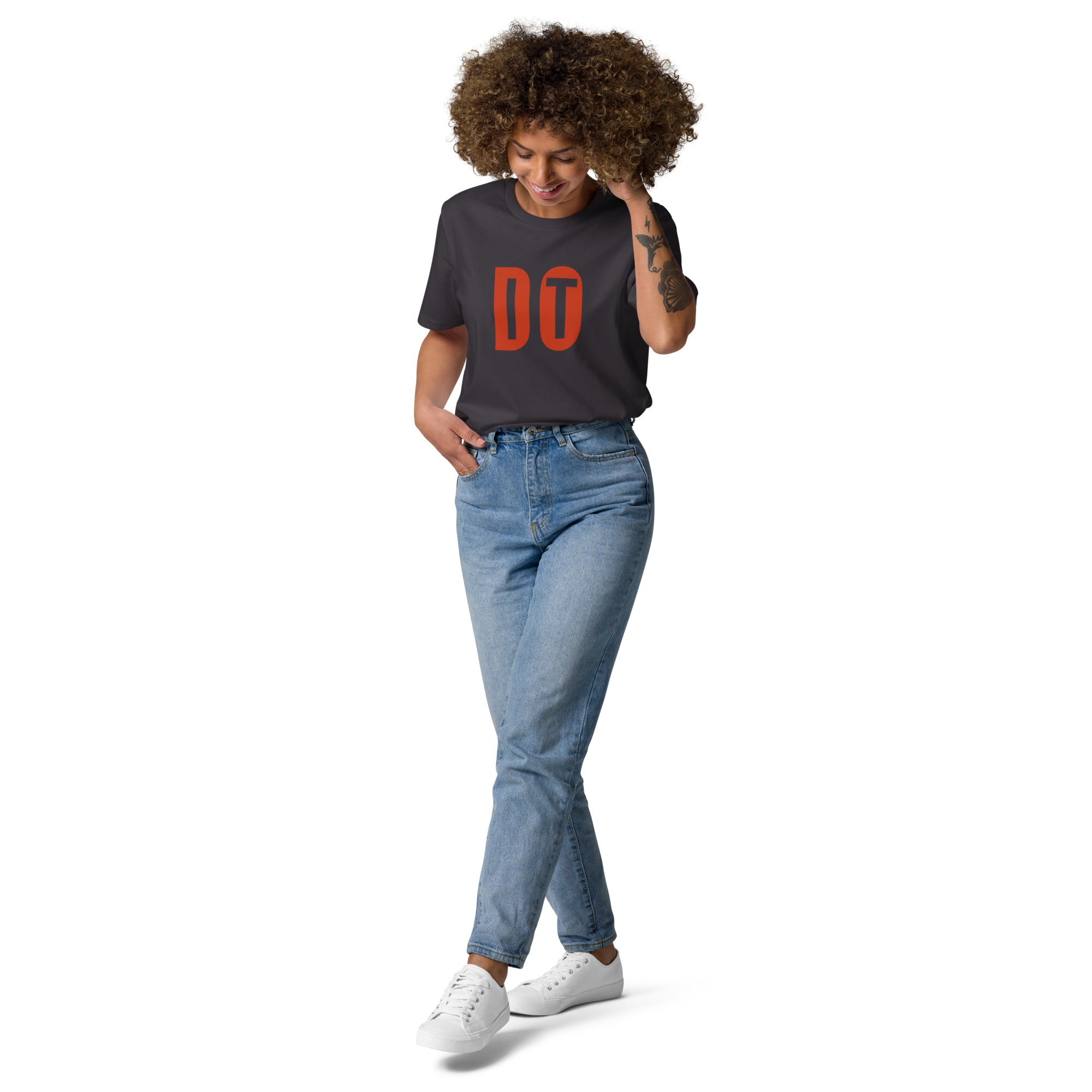 Unisex organiskās kokvilnas t-krekls ar uzrakstu "DO IT"