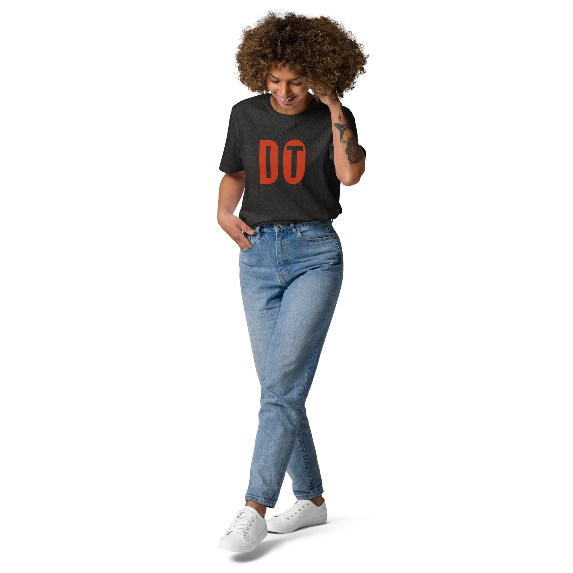 Unisex organiskās kokvilnas t-krekls ar uzrakstu "DO IT"
