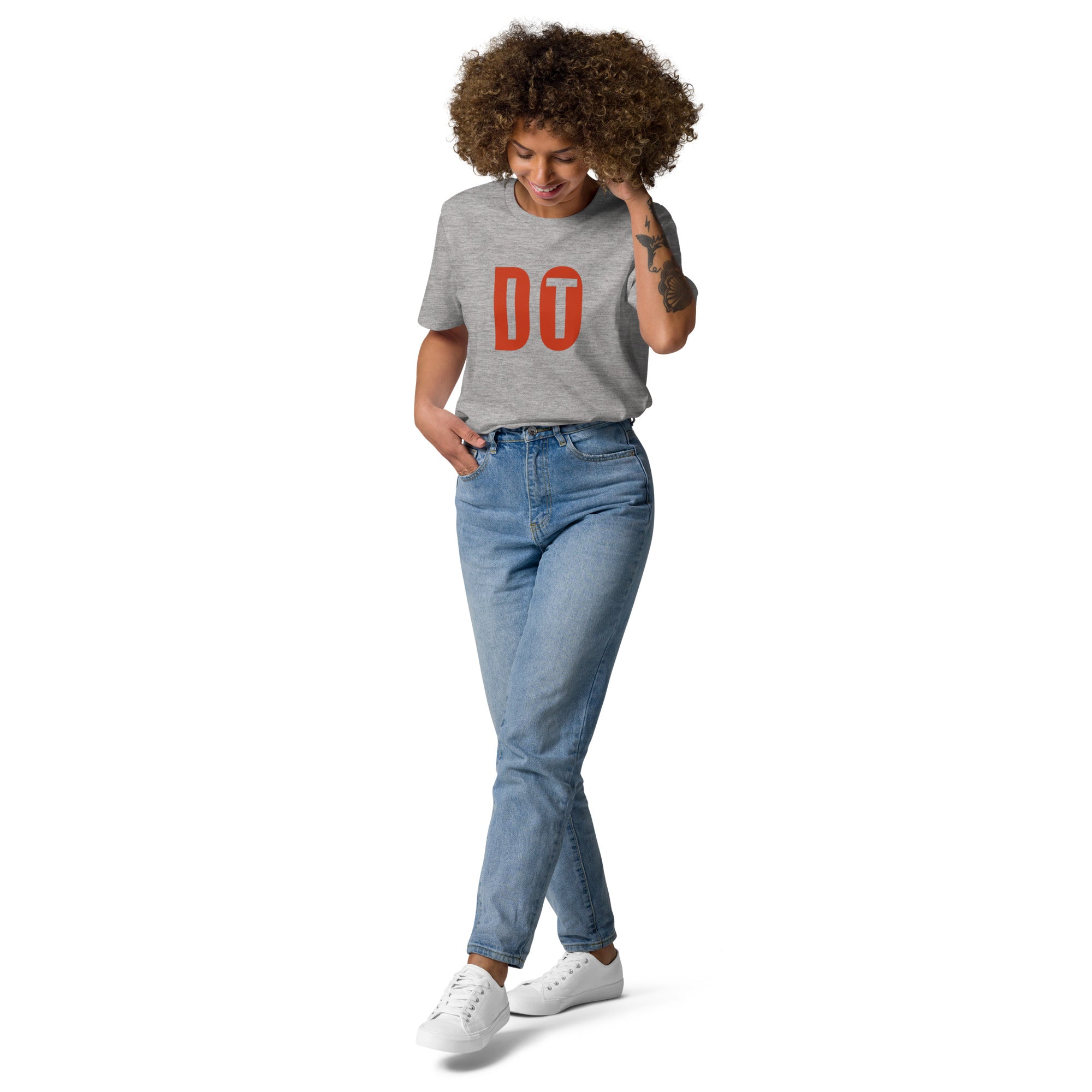 Unisex organiskās kokvilnas t-krekls ar uzrakstu "DO IT"